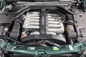 Mercedes-Benz 600 SEC (1993) - Blick auf den 5987 cm3 grossen V12-Zylinder