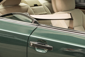 Mercedes-Benz 600 SEC (1993) - Gurtbringer an der Arbeit