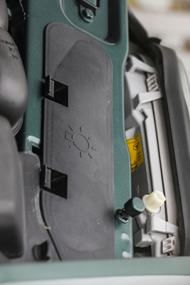 Mercedes-Benz 600 SEC (1993) - ... durch eine Service-Klappe