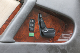 Mercedes-Benz 600 SEC (1993) - elektrisch verstellbare Sitze und drei Speichermöglichkeiten