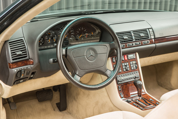 Mercedes-Benz 600 SEC (1993) - viele Knöpfe bei diesem weitgehend komplett ausgestattetem Exemplar