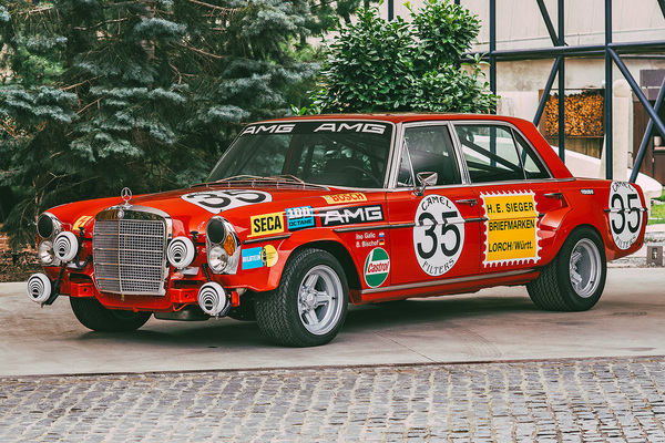 Mercedes-Benz AMG 300 SEL 6.8 "Rote Sau" Replica (1970) - als Lot 32 angeboten an der Swiss Classic World Versteigerung der Oldtimer Galerie Toffen in Luzern am 3. Juni 2023