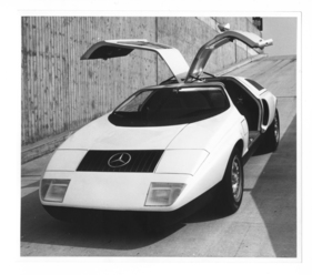 Mercedes-Benz C 101 - Vorderansicht, Flügeltüren