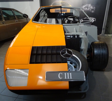 Bild: Mercedes-Benz C 111-1 (1969) - Der einzige Nachbau des Konzeptfahrzeugs steht im Museum Autovision