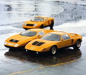 Mercedes Benz C 111 (1969) - drei Generationen, links C111/I von 1969, rechts C111/II von 1970, dahinter die erste Prototypenversion für den C111/I Mercedes Benz C 111 (1969) - drei Generationen, links C111/I von 1969, rechts C111/II von 1970, dahinter die erste Prototypenversion für den C111/I