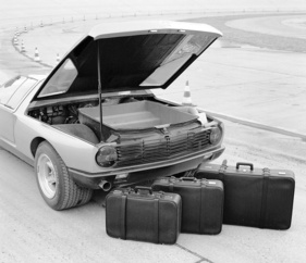Mercedes Benz C 111 (1970) - mit Spezialkoffersatz, der in den Stauram hinter dem Vierscheibenwankel passte