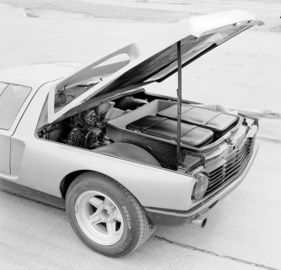 Mercedes Benz C 111 (1970) - verstauter Spezial-Koffersatz im Vierscheiben-Wankelauto