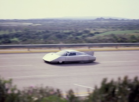 Bild Mercedes-Benz C 111/III Rekordwagen (1969) - bei Versuchs- und Rekordfahrten auf der Rundstrecke von Nardi im April 1978