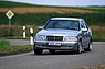 Mercedes-Benz C 43 AMG (1997) - V8-Limousine der Baureihe W 202 bei flotter Kurvenfahrt (© Mercedes-Benz AG, 1997) Mercedes-Benz C 43 AMG (1997) - V8-Limousine der Baureihe W 202 bei flotter Kurvenfahrt (© Mercedes-Benz AG, 1997)