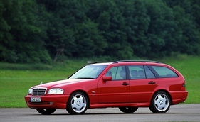 Mercedes-Benz C 43 AMG T-Modell (1997) - selten gewählte Farbe Rot für den V8-Kombi der Baureize W 202