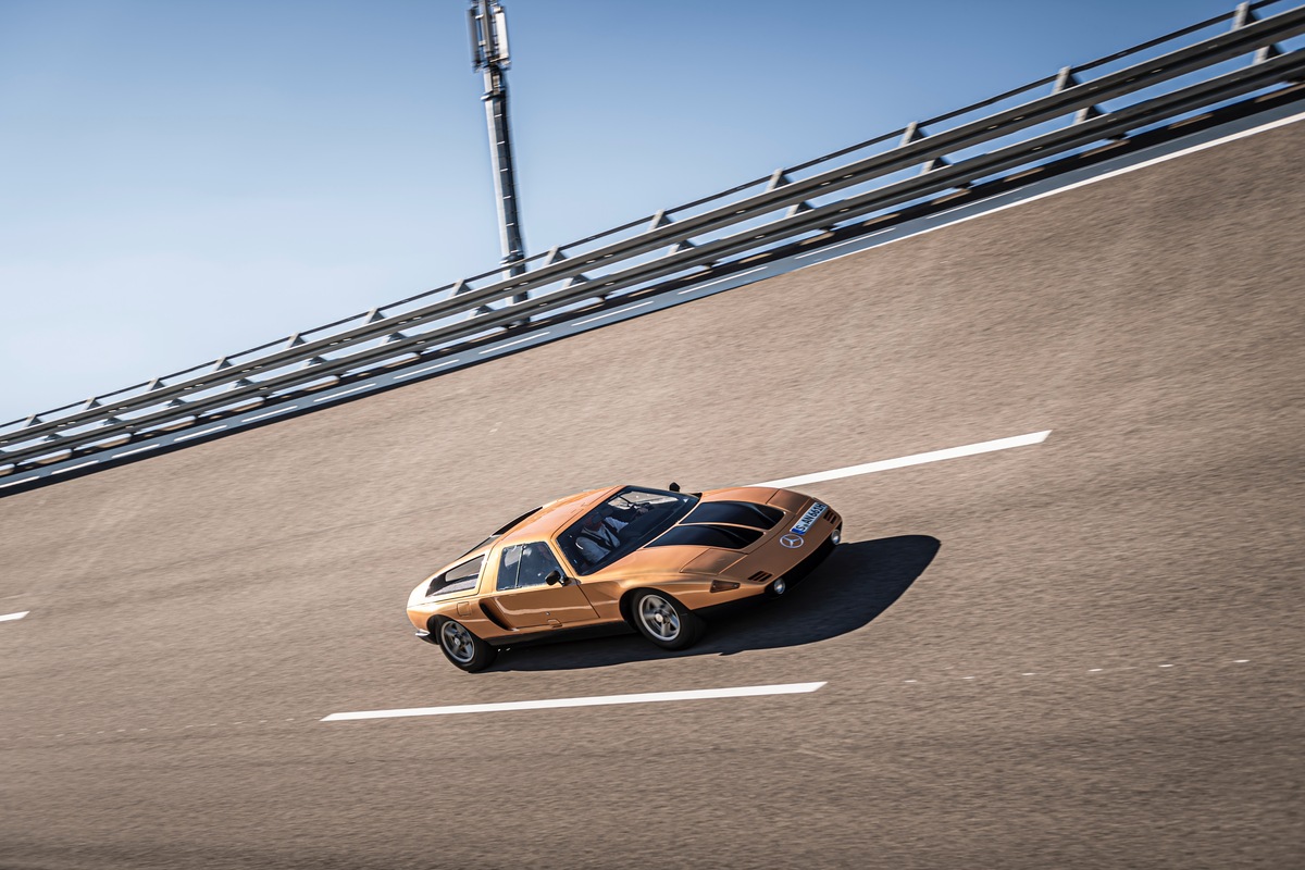 Mercedes-Benz C111 II (1970) - Einige Runden Steilwandkurve zum Aufwärmen