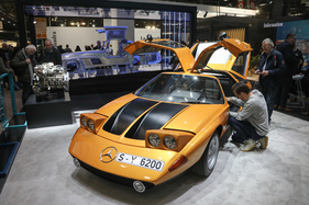 Mercedes-Benz C111 II (1970) – mit Vierscheiben-Wankelmotor und Flügeltüren wie der 300 SL – Rétromobile Paris 2025