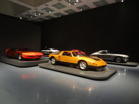 Bild Mercedes-Benz C111 Typ II (1970) - in der Ausstellung "PS:. Ich liebe Dich. Sportwagen-Design der 1950er - 1970er Jahre"