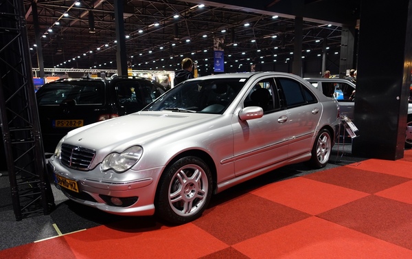 Mercedes-Benz C32 AMG (2001) – angeboten für 18'950 Euro – Classic Car Show Maastricht 2025