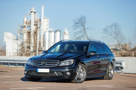 Mercedes-Benz C63 AMG Estate (2010) - als Lot 208 angeboten an der Bonhams Les Grandes Marques du Monde au Grand Palais Paris Versteigerung am 3. Februar 2022