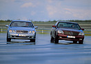 Bild: Mercedes-Benz CL 500 (1999) - C215 im Vergleich zum W140 von 1997, der deutlich stärker wankt ohne Active Body Control