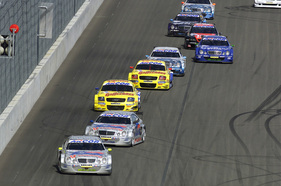 Mercedes-Benz CLK (2001) und Audi TT (2001) - Start beim 6. Lauf der DTM auf dem EuroSpeedway in der Lausitz am 12. August 2001