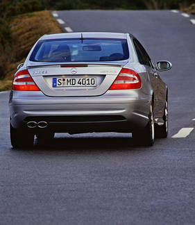 Mercedes-Benz CLK 55 AMG (2002) - Heckansicht des Seriencoupés der Baureihe C209 (2002)