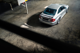 Mercedes-Benz CLK DTM AMG Coupé (2005) - dank Kotflügelverbreiterungen viel Platz für grosse Räder