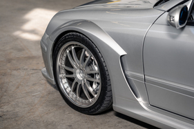 Mercedes-Benz CLK DTM AMG Coupé (2005) - die Verbreiterungen schaffen Platz für 255-Reifen vorne