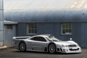 Mercedes-Benz CLK GTR (1998) - fast fünf Meter lang und zwei Meter breit, zum Parkieren eine Herausforderung