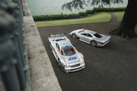 Mercedes-Benz CLK GTR Rennsportwagen (1997) – mit dem CLK GTR Coupé Supersportwagen im Garten der Villa del Grumello (1997)