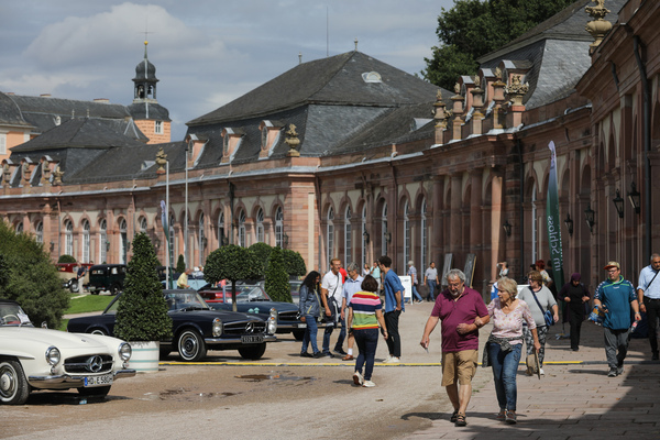 Mercedes-Benz Cabriolets vor dem Schloss - 18. ASC-Classic-Gala Schwetzingen 2022