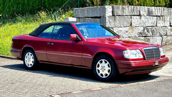 Mercedes-Benz E 220 Cabriolet (1994) als Lot 21 am 13. September 2025 bei Emil Frey Classic Auctions
