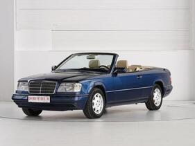Mercedes-Benz E 220 Cabriolet (1995) - als Lot 27 angeboten an der Dorotheum-Auktion "Klassische Automobile" am 1. Juli 2023