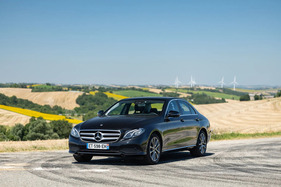Mercedes-Benz E 300 (W213) (2018) - Lot 221 an der Artcurial „Automobiles sur les Champs" Versteigerung 2024