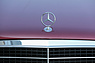 Mercedes-Benz E 320 Cabriolet (1994) – Nach S- und C-Klasse trägt ab Juni 1993 auch der W 124 den Stern auf der Motorhaube statt auf der Kühlermaske (© Bruno von Rotz, 2025) Mercedes-Benz E 320 Cabriolet (1994) – Nach S- und C-Klasse trägt ab Juni 1993 auch der W 124 den Stern auf der Motorhaube statt auf der Kühlermaske (© Bruno von Rotz, 2025)