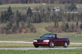 Mercedes-Benz E 320 Cabriolet (1994) - in Fahrt