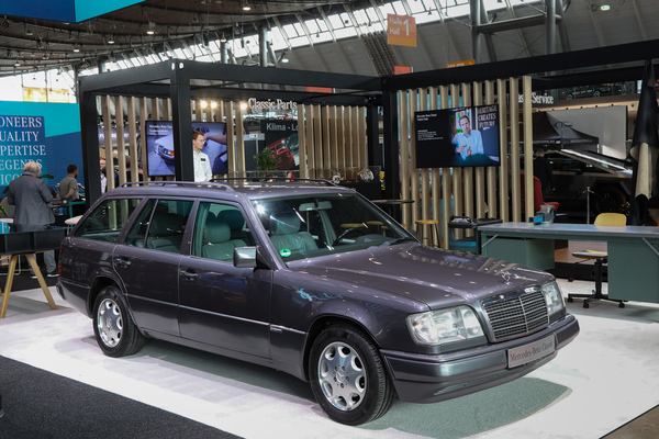 Mercedes-Benz E 320 T (1994) - später W124-Kombi auf dem Mercedes-Stand - 24. Retro Classics 2025