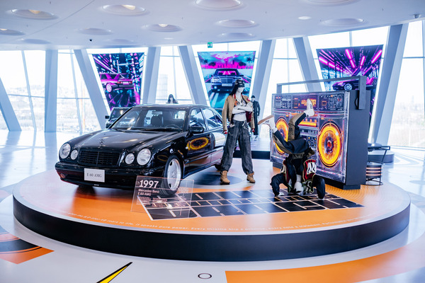Bild: Mercedes-Benz E 60 AMG (Baureihe 210) (1997) – Sonderausstellung "Youngtimer" im Mercedes-Benz Museum