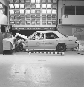 Mercedes Benz E-Klasse (1992) - Unfallforschung, Airbag