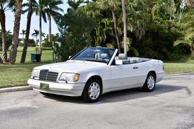 Mercedes-Benz E320 Cabriolet (1994) - als Lot 195 an der RM/Sotheby's Online Only Open Roads February Versteigerung vom 16. bis 23. Februar 2022