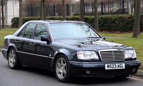 Mercedes-Benz E500 Limited (1995) - als Lot 391 an der Bonhams Versteigerung "Les grandes marques du monde au Grand Palais" in Paris 2017