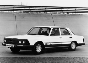 Mercedes Benz ESF 22 (1973) - auf Basis der Baureihe W 116 (S-Klasse 1971), präsentiert auf der 4. ESV-Konferenz 1973 in Kyoto - ausgerüstet mit Fahrer-Airbag Mercedes Benz ESF 22 (1973) - auf Basis der Baureihe W 116 (S-Klasse 1971), präsentiert auf der 4. ESV-Konferenz 1973 in Kyoto - ausgerüstet mit Fahrer-Airbag