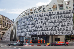 Mercedes-Benz F1 W07 Hybrid vor Red-Bull RB12 von 2016 - F1 Grand Prix von Monaco 2016