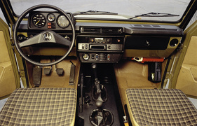 Mercedes-Benz G (1981) - einfacher Innenraum der Baureihe 460
