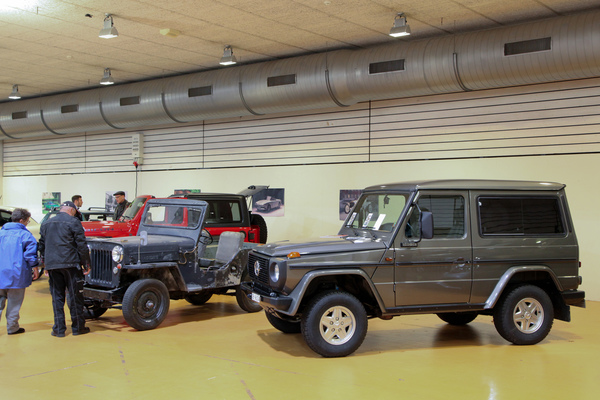 Bild Mercedes-Benz G-Modell neben dem schon legendären Jeep - Oldtimermesse St. Gallen 2018