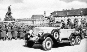 Mercedes-Benz G4 (1938) - Parade auf dem Heldenplatz in Wien am 14. März 1938 nach dem Anschluss Österreichs