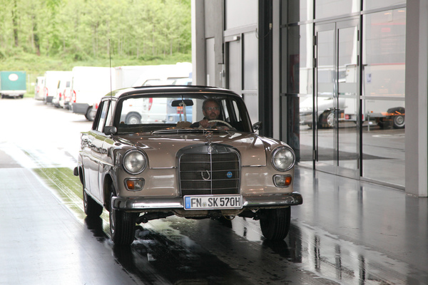 Mercedes-Benz Heckflosse bei der Ankunft im Messegelände - Motorworld Classics Bodensee 2019