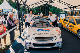 Mercedes-Benz Markenbotschafter Klaus Ludwig mit seinem Sohn Luca Ludwig bei den Classic Days Schloss Dyck 2019 am 4. August 2019 am Mercedes-Benz GT-Rennsportwagen CLK-GTR aus dem Jahr 1997. (1997)