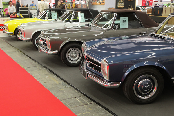 Mercedes-Benz R113-Pagoden, einmal dezent, einmal grell bemalt - IAA Heritage by Motorworld 2019