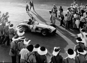 Mercedes-Benz RW196 (1954) – Großen Preis von Argentinien 1955: Fangio gewinnt mit einer Durchschnittsgeschwindigkeit von 124,7 km/h