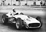 Mercedes-Benz RW196 (1954) – Stirling Moss beim Großer Preis von Buenos Aires 1955. An seinem Wagen sind die Schutzbleche höher montiert als an dem Fangios (© Daimler-Benz AG, 1954) Mercedes-Benz RW196 (1954) – Stirling Moss beim Großer Preis von Buenos Aires 1955. An seinem Wagen sind die Schutzbleche höher montiert als an dem Fangios (© Daimler-Benz AG, 1954)