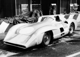 Mercedes-Benz RW196 (1955) – Großer Preis von Italien 1955: Karl Klings Wagen mit neuem Nasenkonus, einem der hastigen und letztlich erfolglosen Versuche, den Auftrieb an der Vorderachse zu reduzieren