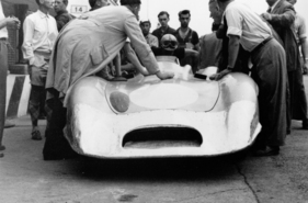 Mercedes-Benz RW196 (1955) – die einfachste Variante des Frontanbaus: schlichte Keilform mit einem Einlass für die Kühlluft