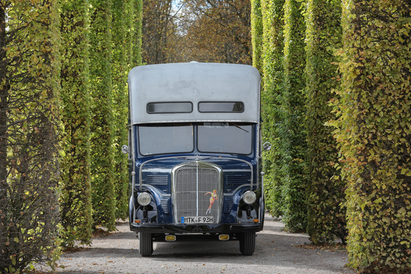 Mercedes-Benz Renntransporter mit sicherlich viel Ladefläche - 18. ASC-Classic-Gala Schwetzingen 2022
